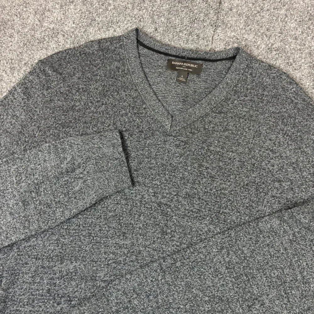 Banana Republic Mens Gray Silk Cashmere Blend V-Neck Sweater Large Premium Luxe